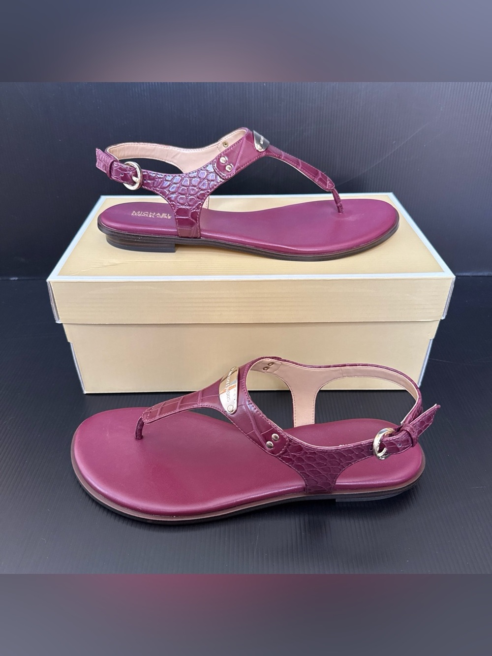 NIB Michael Kors Dark Berry Plate Thong Embossed Flats Sandals Women’s Size 10